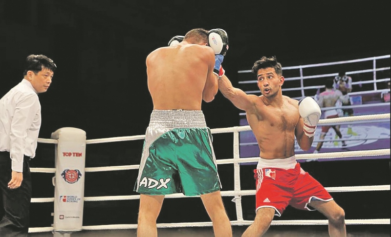 VICTORY: Qais Ashfaq defeated Brian Gonzalez with judges scoring 48:47, 49:46, 48:47