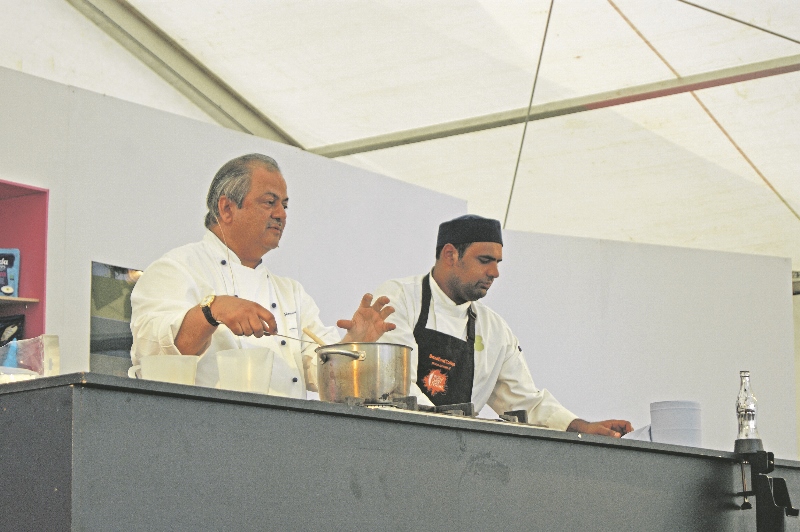 INTERACTIVE: Chef Hemant Oberoi cooks up a dish in front of spectators at the ‘Curry Theatre’