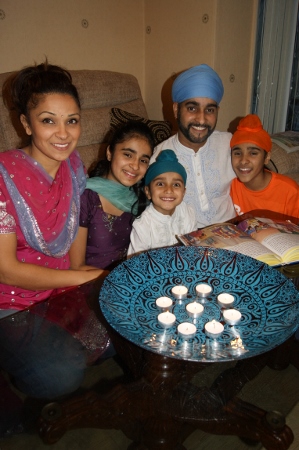 How do Shiks celebrate Diwali?