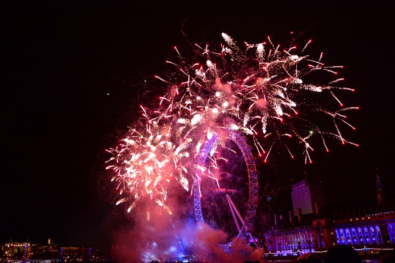 VISUAL: Fireworks once again lit up the sky in London for over 100,000 onlookers