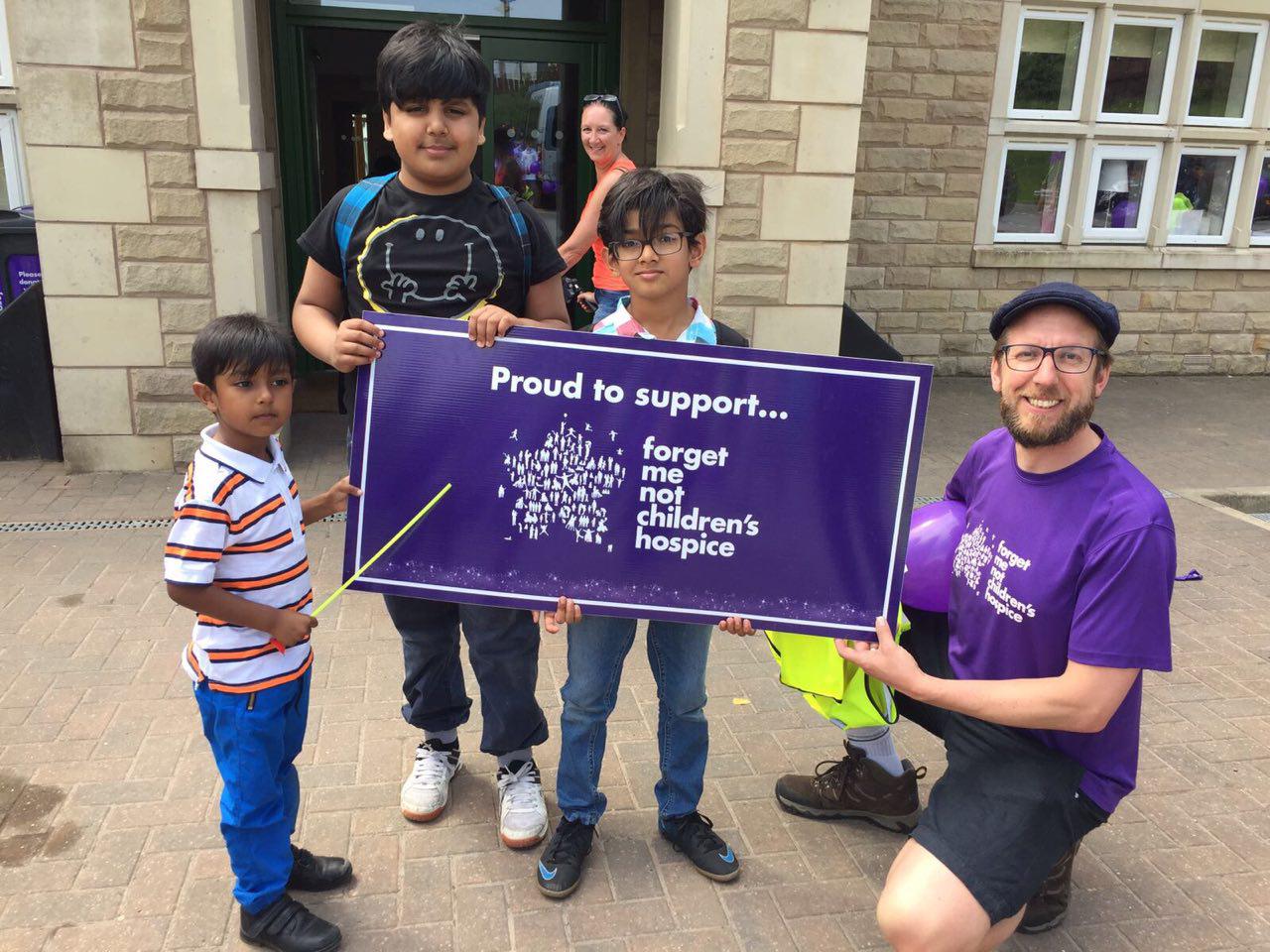 Over 50 children from Huddersfield, Spenvalley and Sheffield put on their trekking books to raise money for Forget Me Not Children’s Hospice. The walk formed part of AMYA’s annual ‘Mercy4Mankind’ campaign, which includes regular homeless feeding sessions, tree planting and hospital and care home visits.