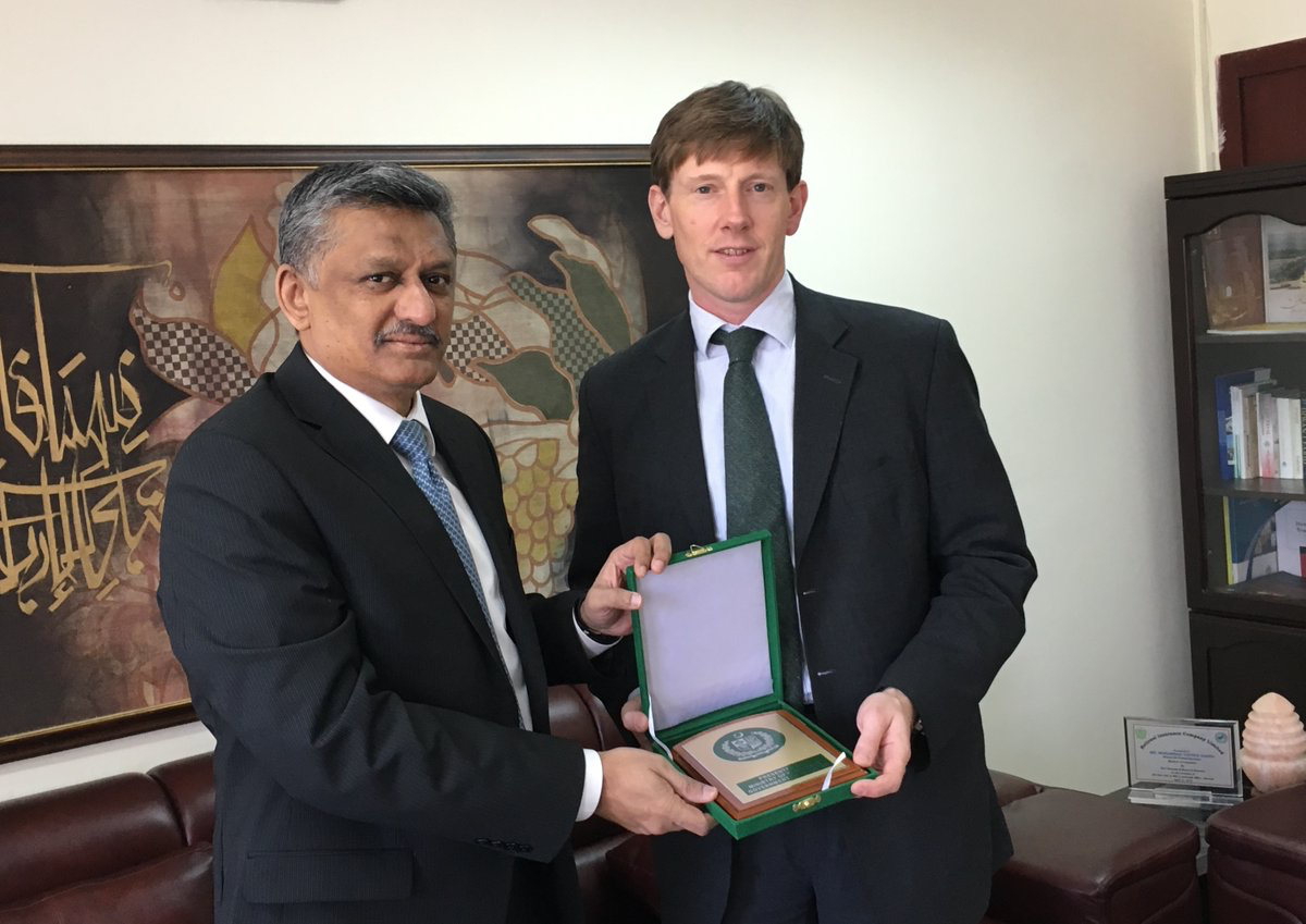 POTENTIAL: Deputy High Commissioner Richard Crowder and Pakistan Commerce Secretary discussing the strengthening of UK-Pakistan trade relations