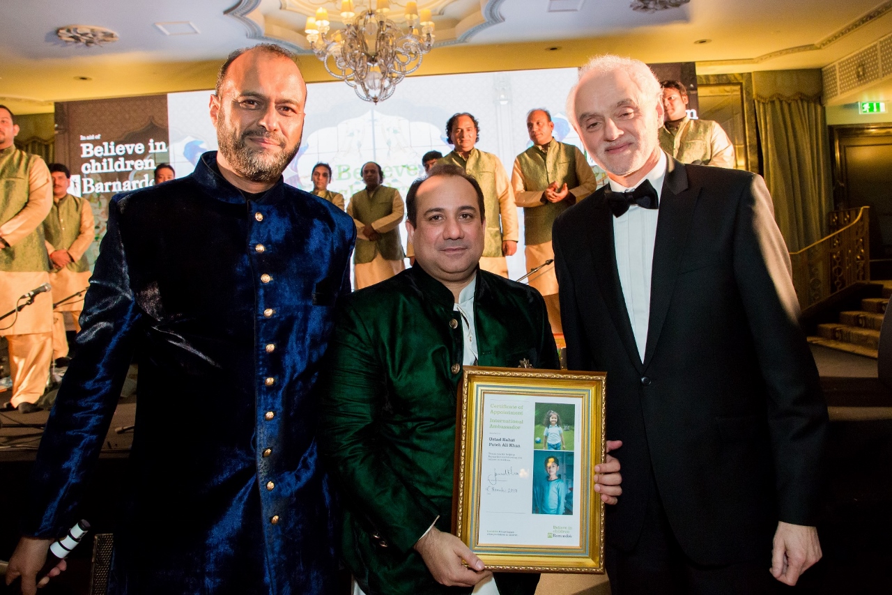 Barnardo’s international ambassador Ustad Rahat Fateh Ali Khan receives his certificate with Barnardo’s Chief Executive Javed Khan and Board of Trustees Chairman Tony Cohen