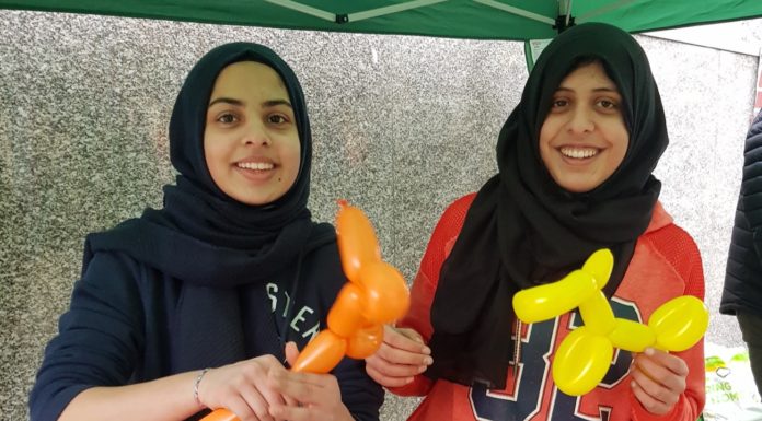 KUMON Y’ALL: Huddersfield’s Muslim youth promote friendly ‘Love Thy Neighbour’ project