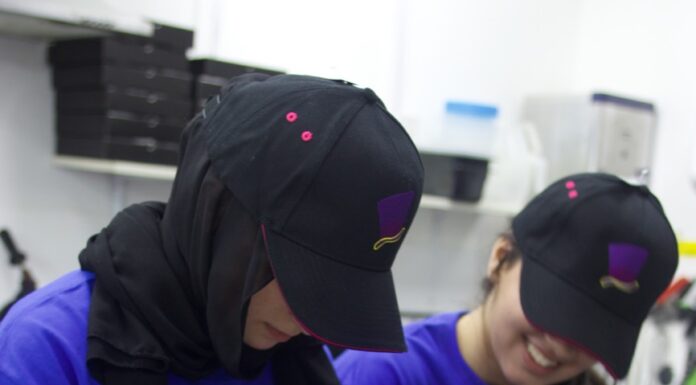 Charlies Takeover: Volunteers roll up there sleeves at dessert shop to raise funds for Afghanistan