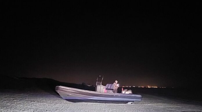 Three arrested after attempt to smuggle people in high-powered boat
