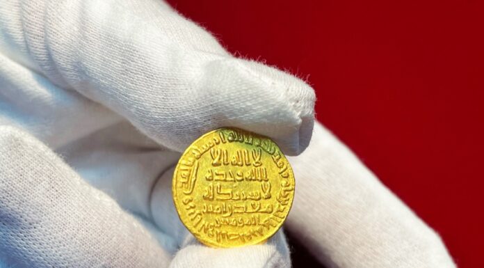 Rare Islamic gold coin from the year AD 712 expected to fetch in excess of £700,000 at auction