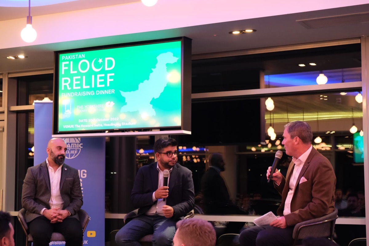 Asian Express Newspaper – Yorkshire dinner raises over £60,000 for Pakistan flood victims