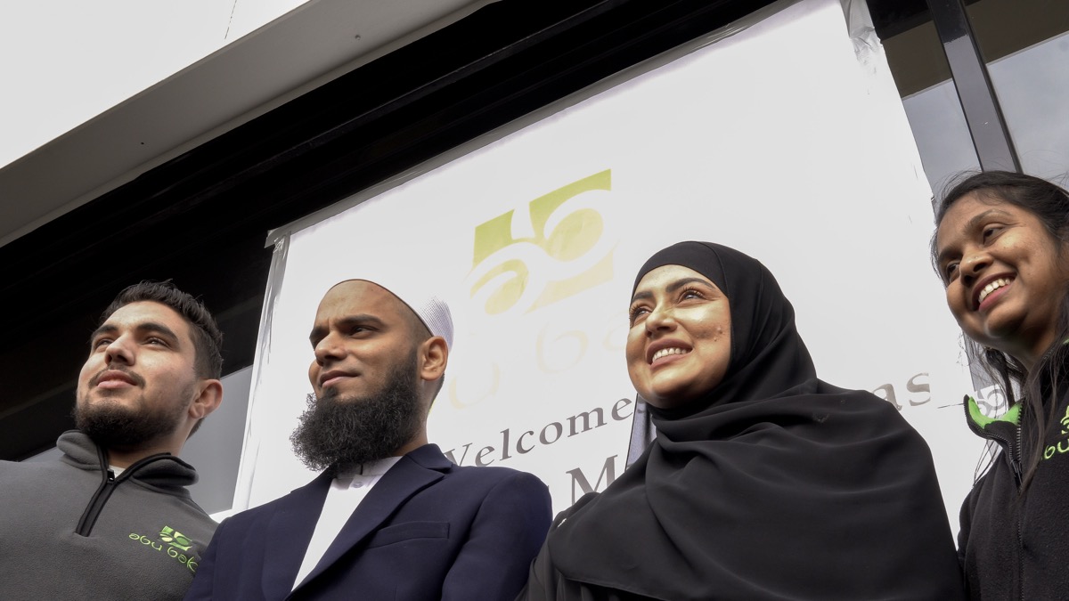Asian Express Newspaper – EXCLUSIVE: Bollywood star who left showbiz and married a Mufti greets fans in Yorkshire Asian Express Newspaper – EXCLUSIVE: Bollywood star who left showbiz and married a Mufti greets fans in Yorkshire