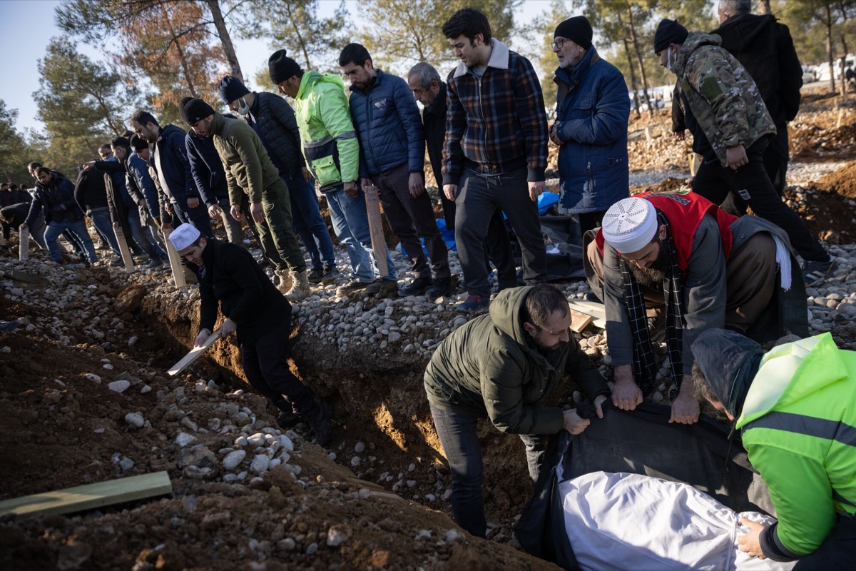 Asian Express Newspaper – TURKEY-SYRIA EARTHQUAKE: Corpses piling up awaiting mass burials Asian Express Newspaper – TURKEY-SYRIA EARTHQUAKE: Corpses piling up awaiting mass burials