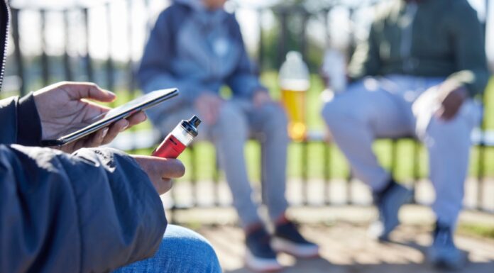 Warning over vaping risks for youngsters