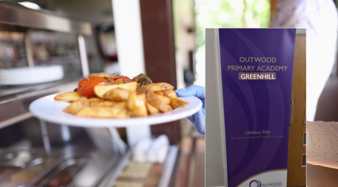 School apologises after Muslim pupils were served non-halal meat